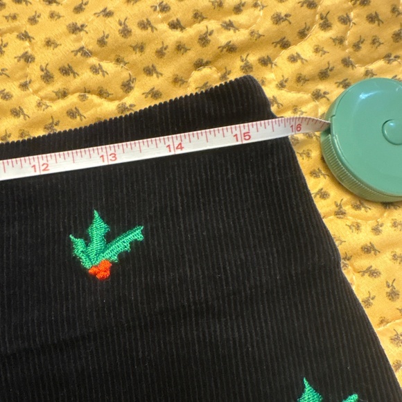 Castaway Christmas skirt - Picture 3 of 6